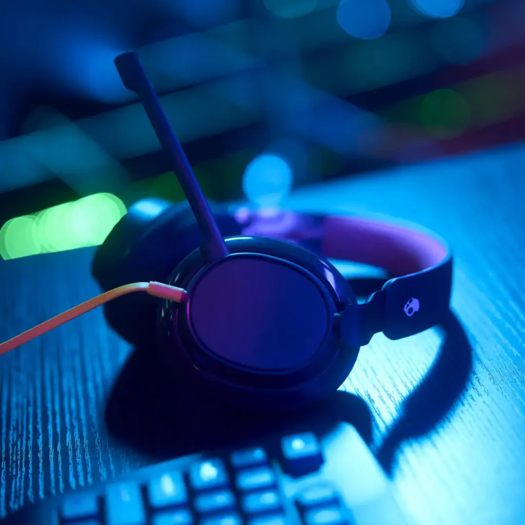 SLYR Pro provides the ultimate audio experience on PC, Playstation, Switch and Xbox. It’s ready to level-up your listening experience on any of these platforms. And with the USB-C and 3.5mm audio ports, SLYR Pro is the definition of ‘plug and play.’