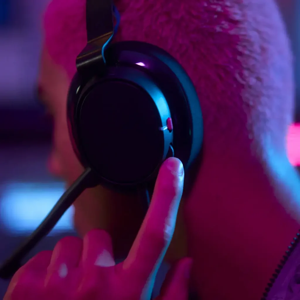 Enhanced Sound Perception tunes the audio to your unique hearing — you’ll pick up every footstep, every distant gunshot and every audio detail.