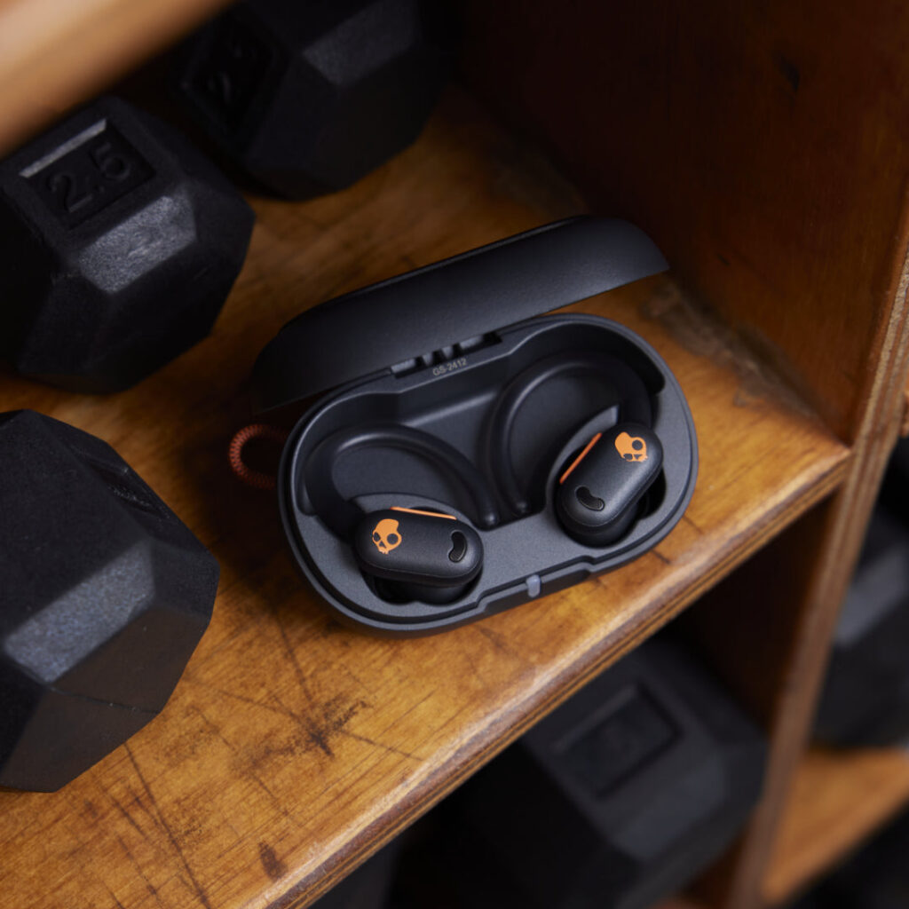 Go ahead and send it — Push ANC Active is built to take a bigger slam than you can. Plus, its IP67 waterproof rating means it will stand up to blizzards, dust storms — just about anything Mother Nature can throw your way. Maybe not tigers.