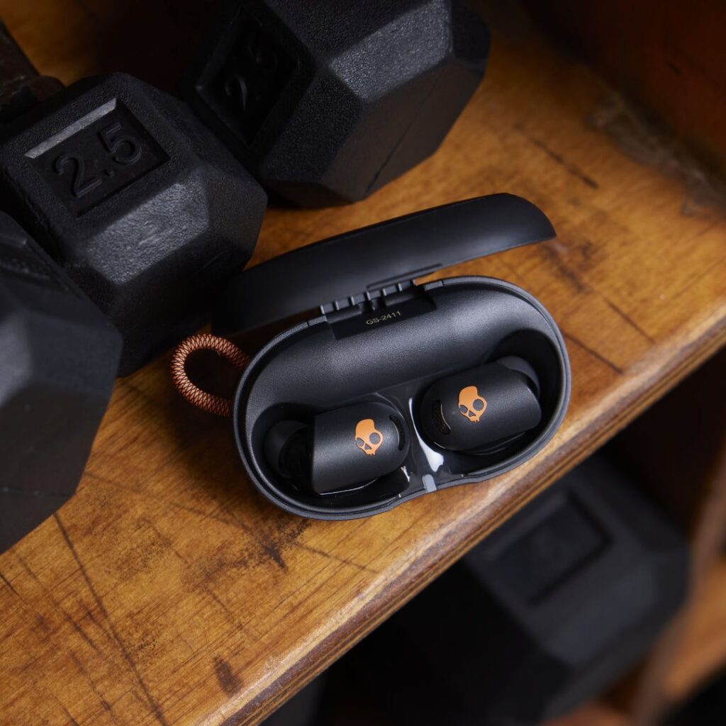 Go ahead and send it — Sesh ANC Active is built to take a bigger slam than you can. An IP67 waterproof rating means it will stand up to everything from blizzards to dust storms. You can count on it to stay put, too, thanks to its ultra-comfortable Fit Grip.